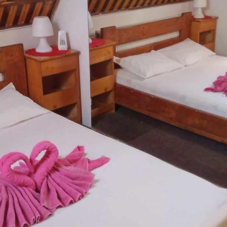Hostel Intim 95 Ron Bîrlad 外观 照片