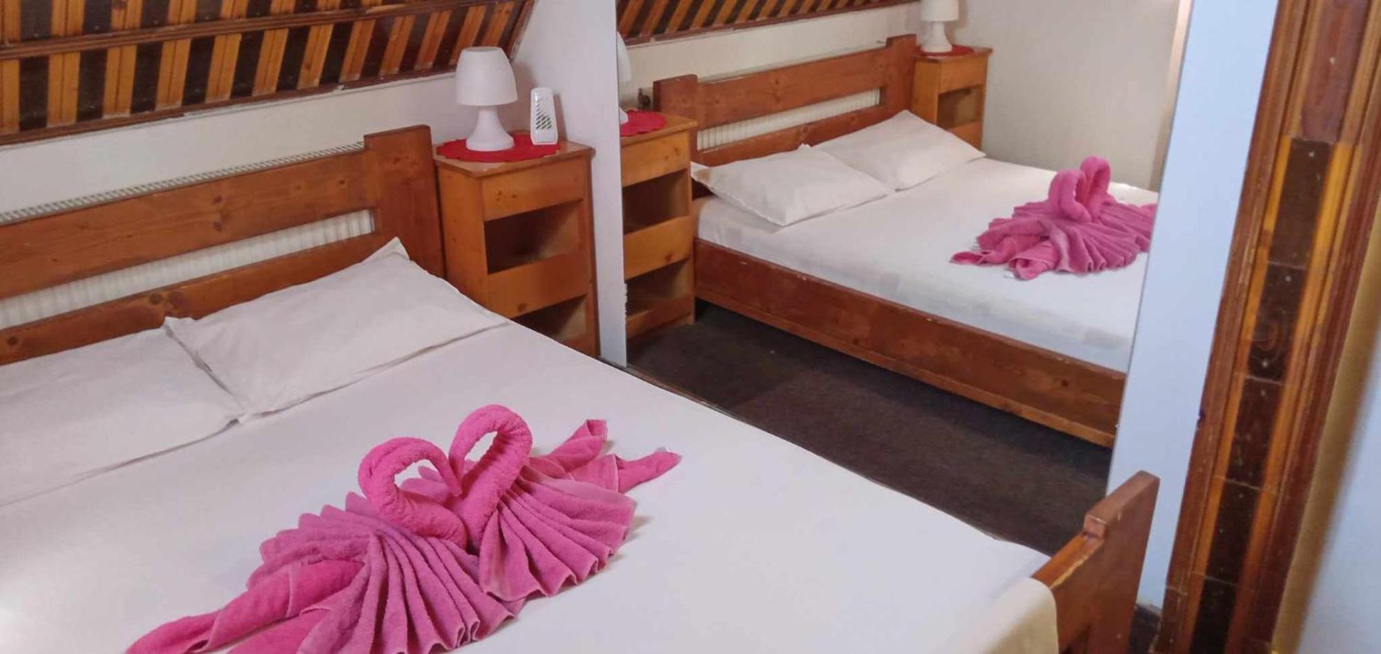 Hostel Intim 95 Ron Bîrlad 外观 照片