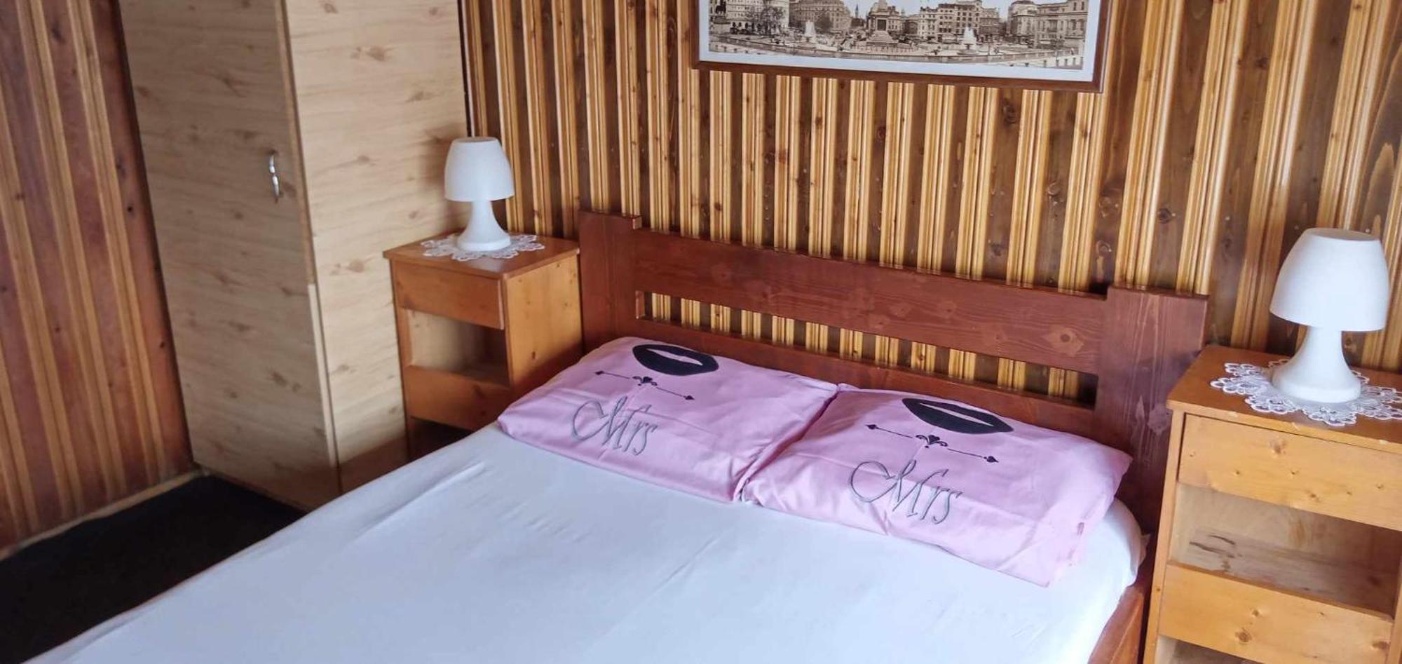 Hostel Intim 95 Ron Bîrlad 外观 照片