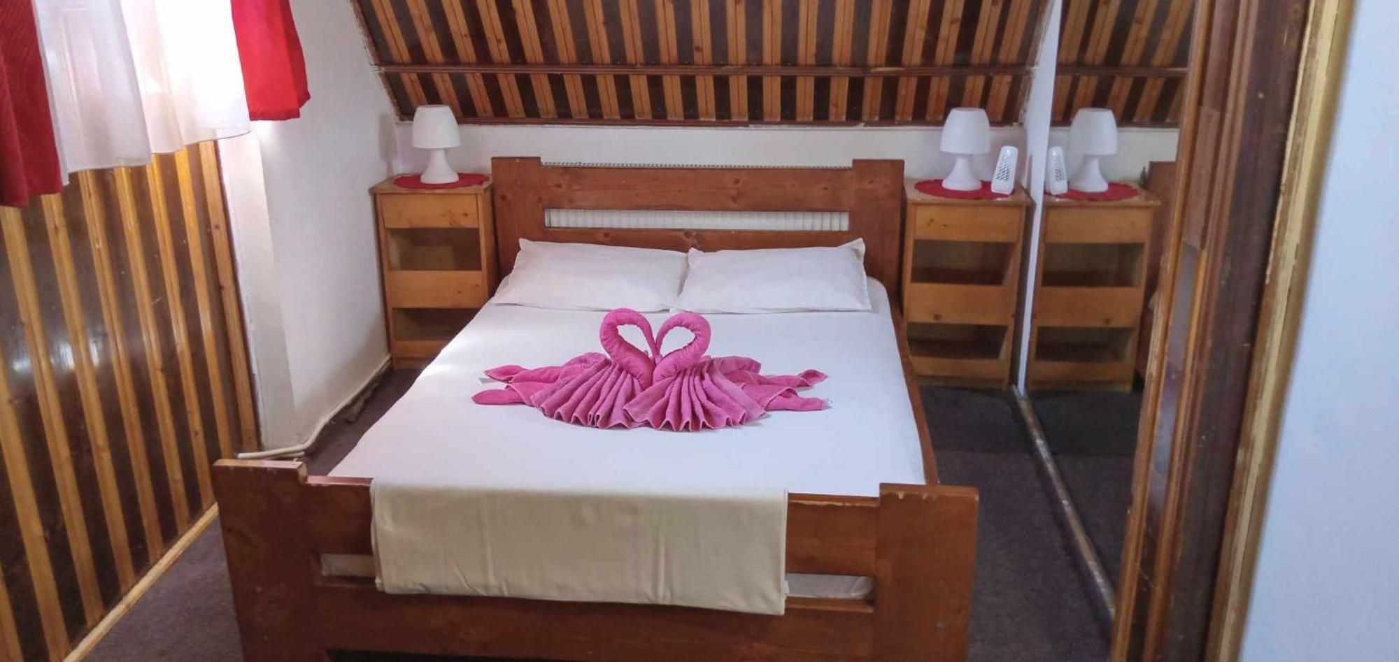 Hostel Intim 95 Ron Bîrlad 外观 照片